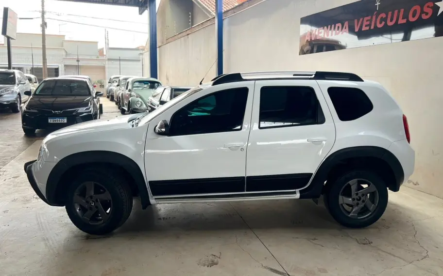 RENAULT Duster - Miniatura