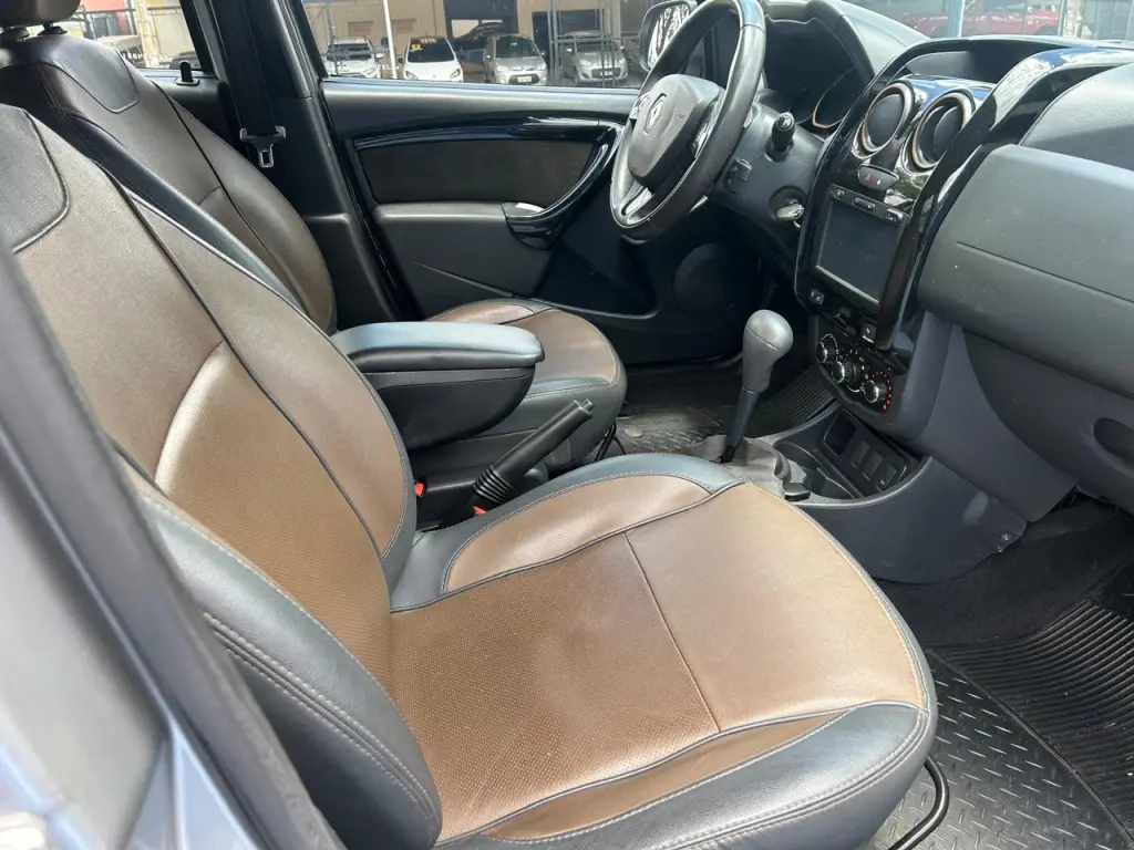 RENAULT Duster - Foto