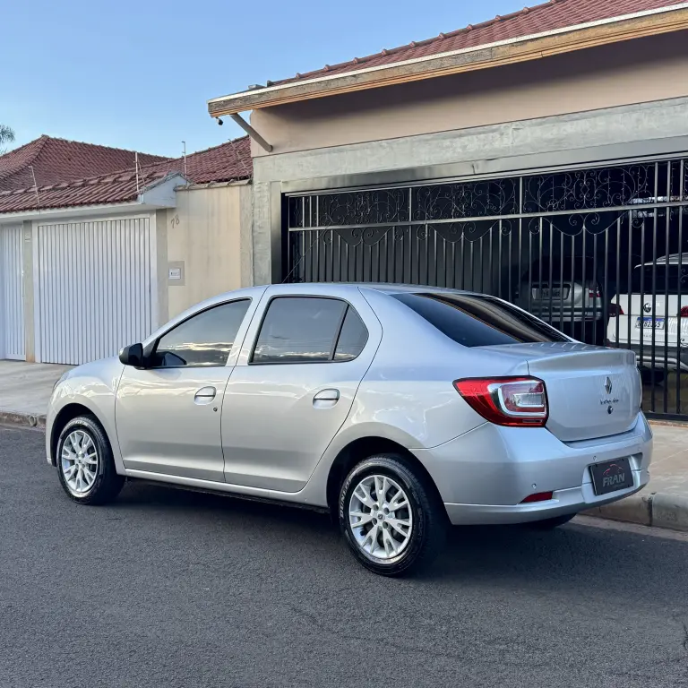 RENAULT Logan - Foto