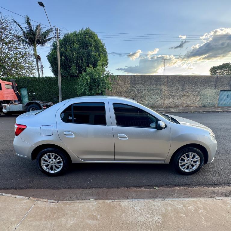 RENAULT Logan - Foto