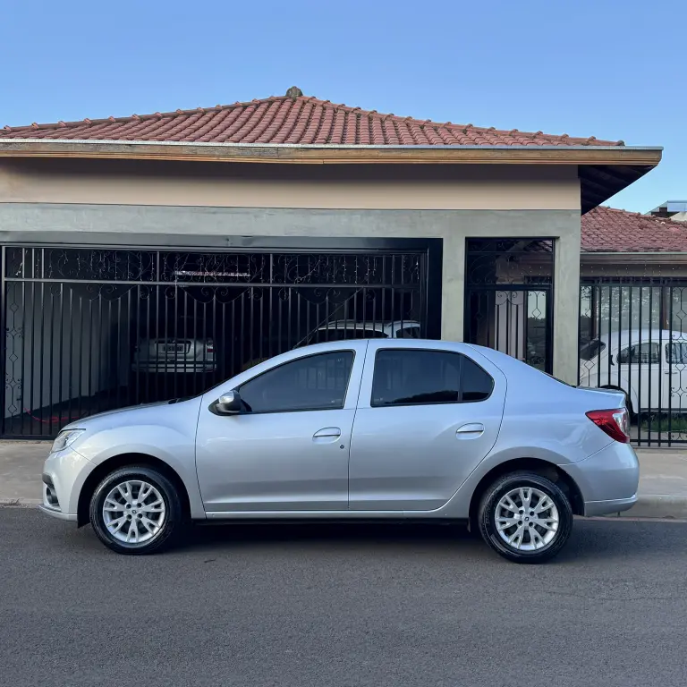 RENAULT Logan - Foto