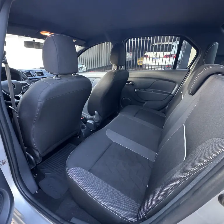 RENAULT Logan - Foto