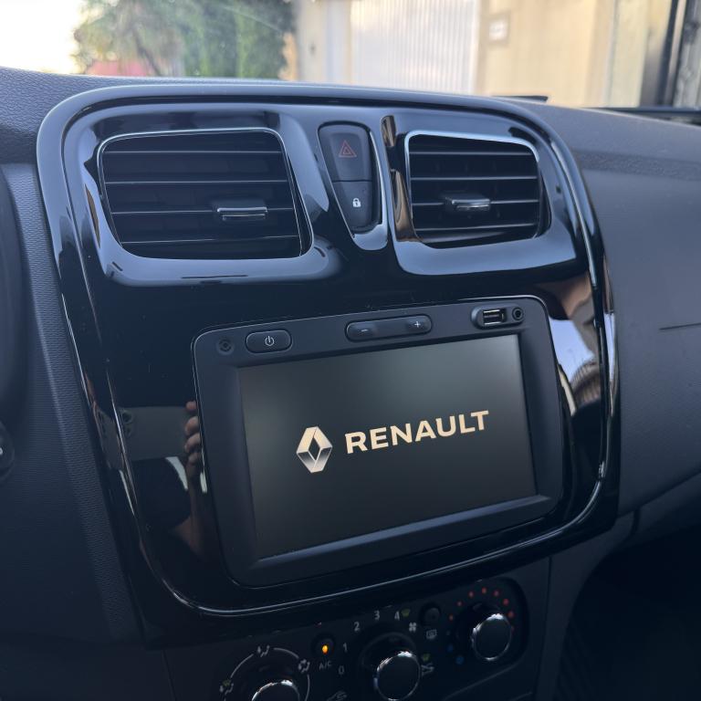 RENAULT Logan - Foto