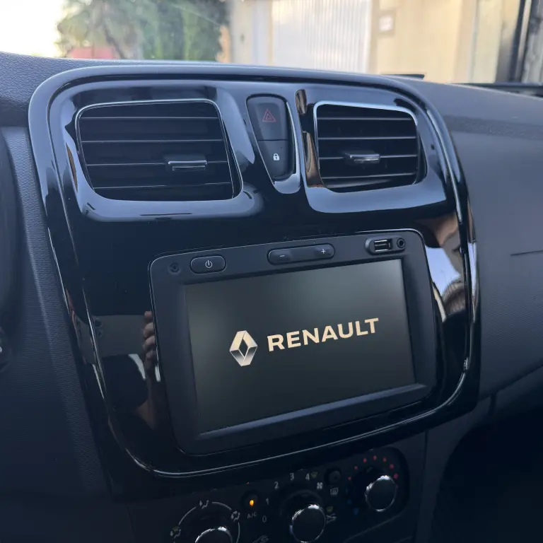 RENAULT Logan - Foto