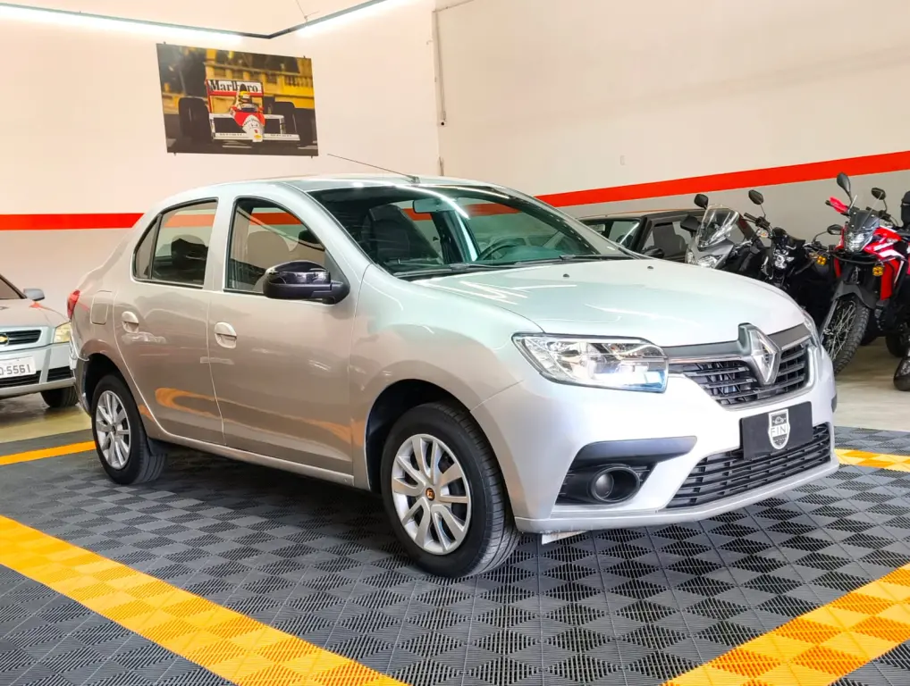 RENAULT Logan - Foto