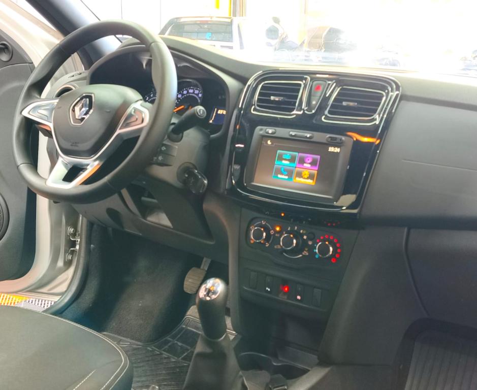 RENAULT Logan - Foto