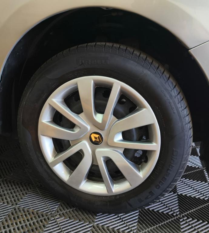 RENAULT Logan - Foto