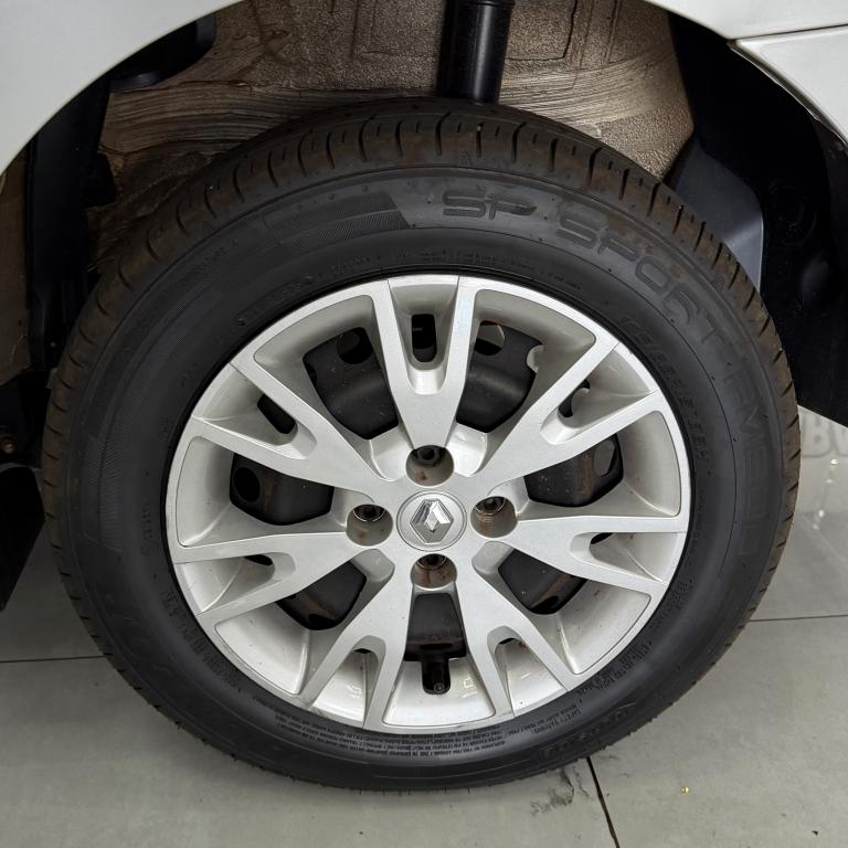 RENAULT Logan - Foto