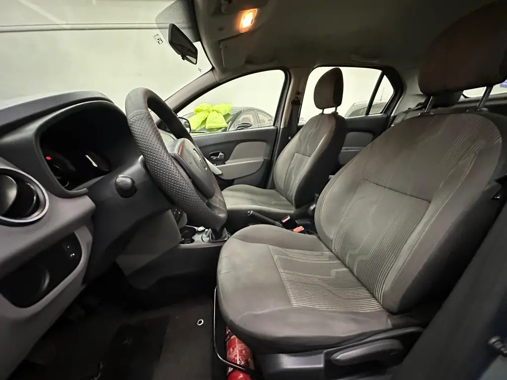 RENAULT Logan - Foto