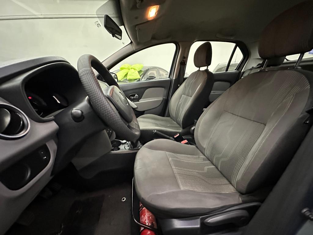 RENAULT Logan - Foto