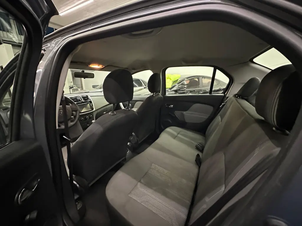 RENAULT Logan - Foto