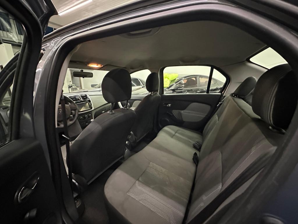 RENAULT Logan - Foto