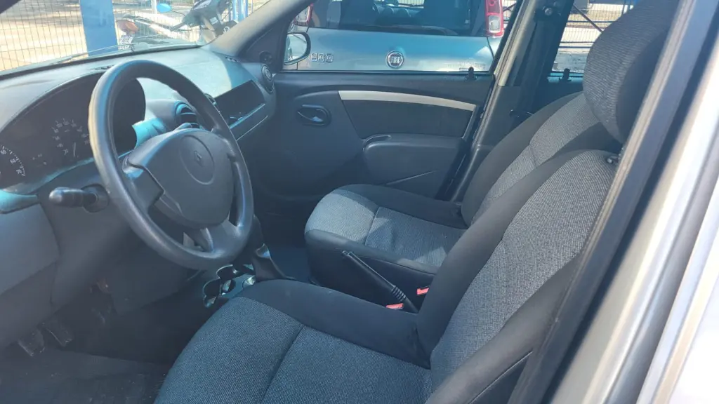 RENAULT Logan - Foto