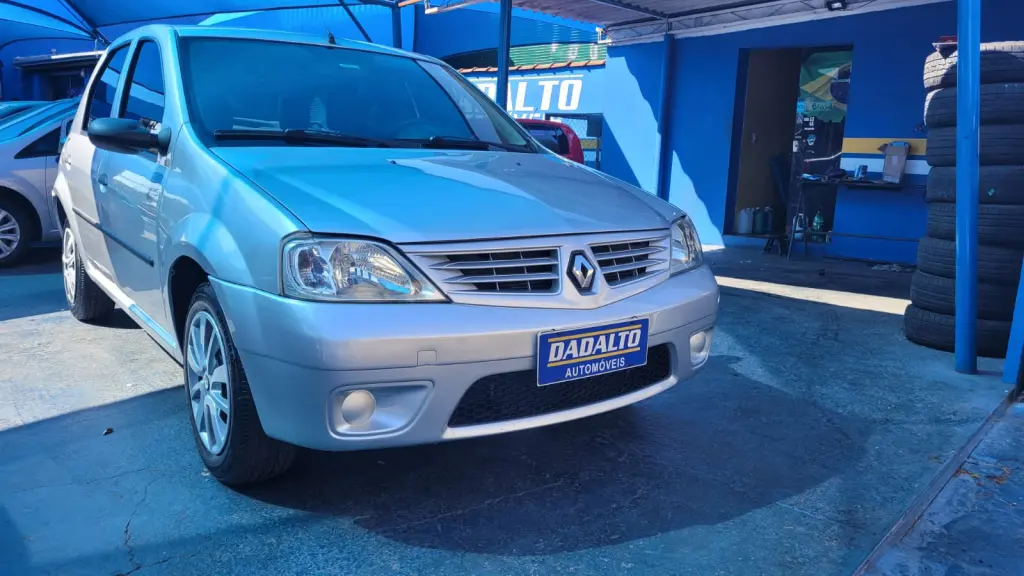 RENAULT Logan - Foto