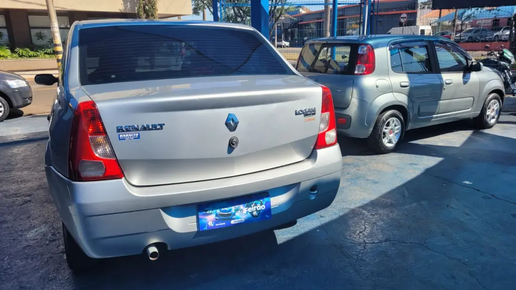 RENAULT Logan - Foto