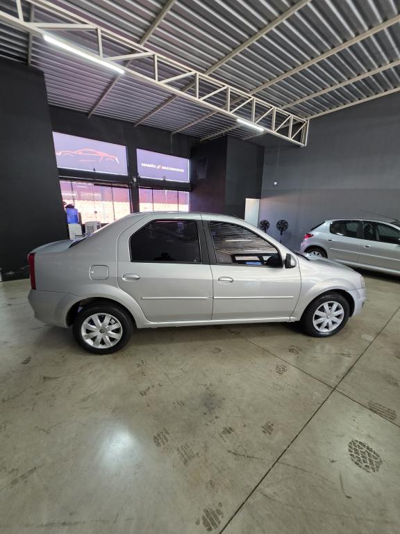 RENAULT Logan - Foto