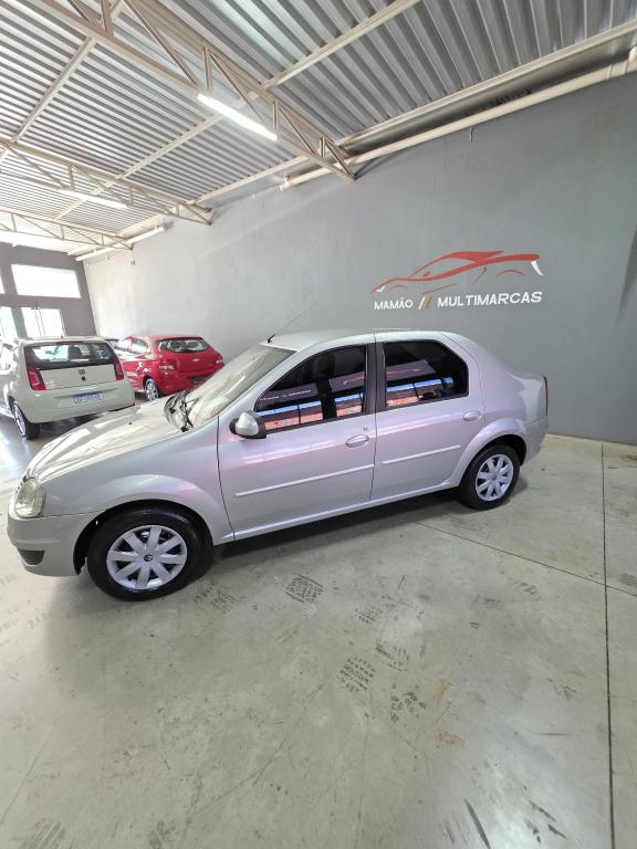 RENAULT Logan - Foto