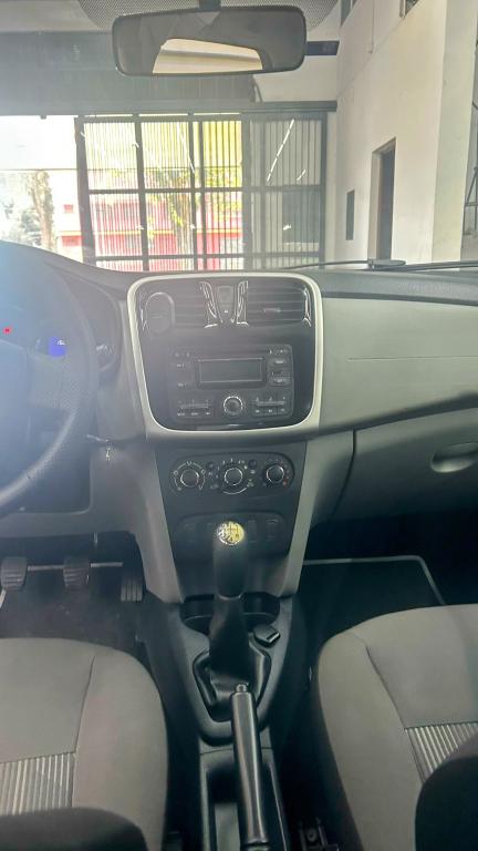 RENAULT Logan - Foto