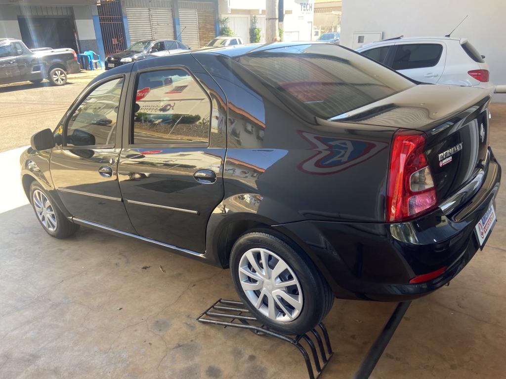 RENAULT Logan - Foto