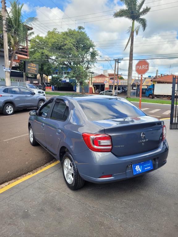 RENAULT Logan - Foto