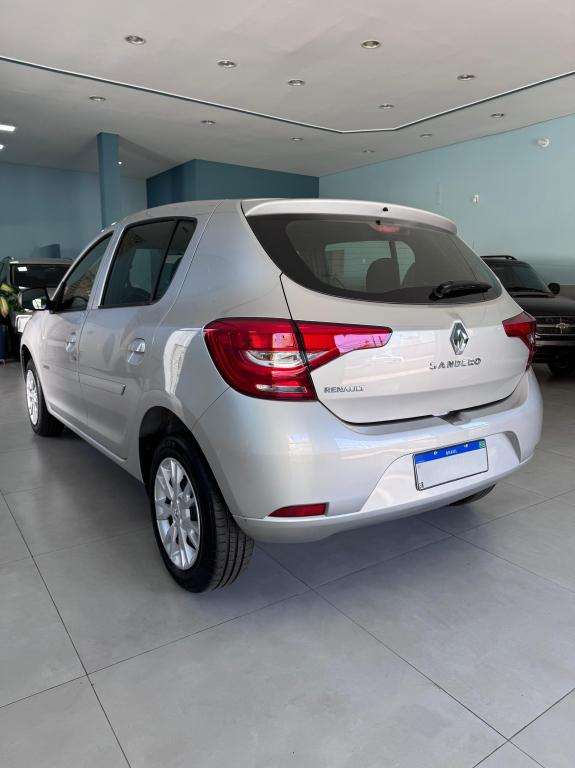 RENAULT Sandero - Foto