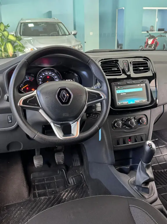 RENAULT Sandero - Foto