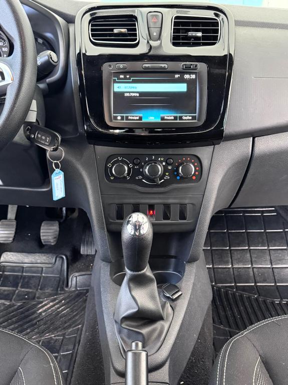 RENAULT Sandero - Foto