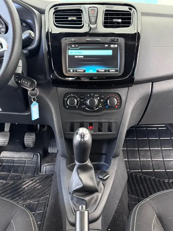 RENAULT Sandero - Foto