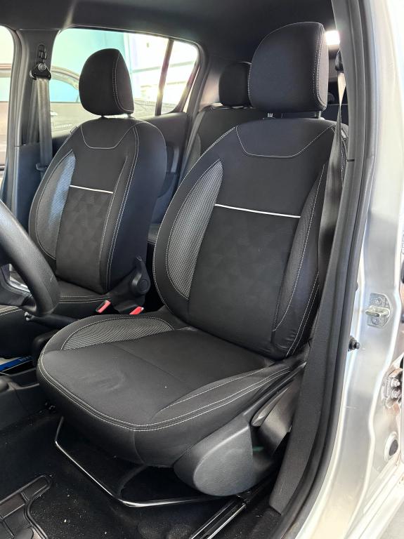 RENAULT Sandero - Foto