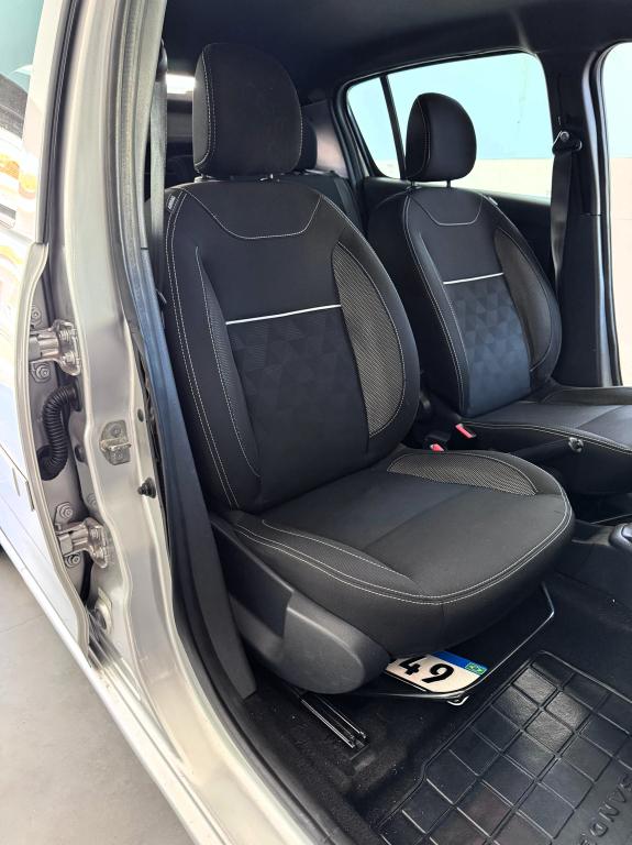 RENAULT Sandero - Foto