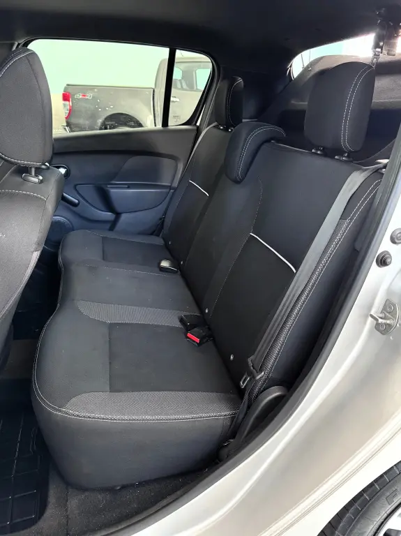 RENAULT Sandero - Foto