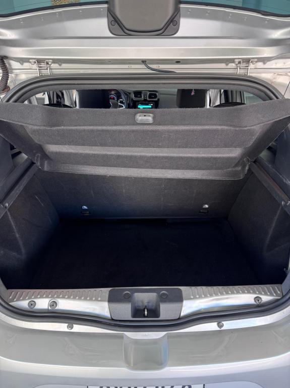 RENAULT Sandero - Foto