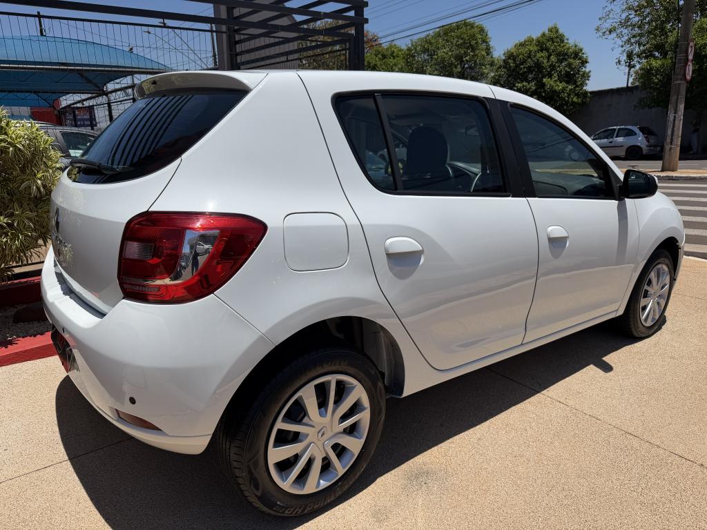 RENAULT Sandero - Foto