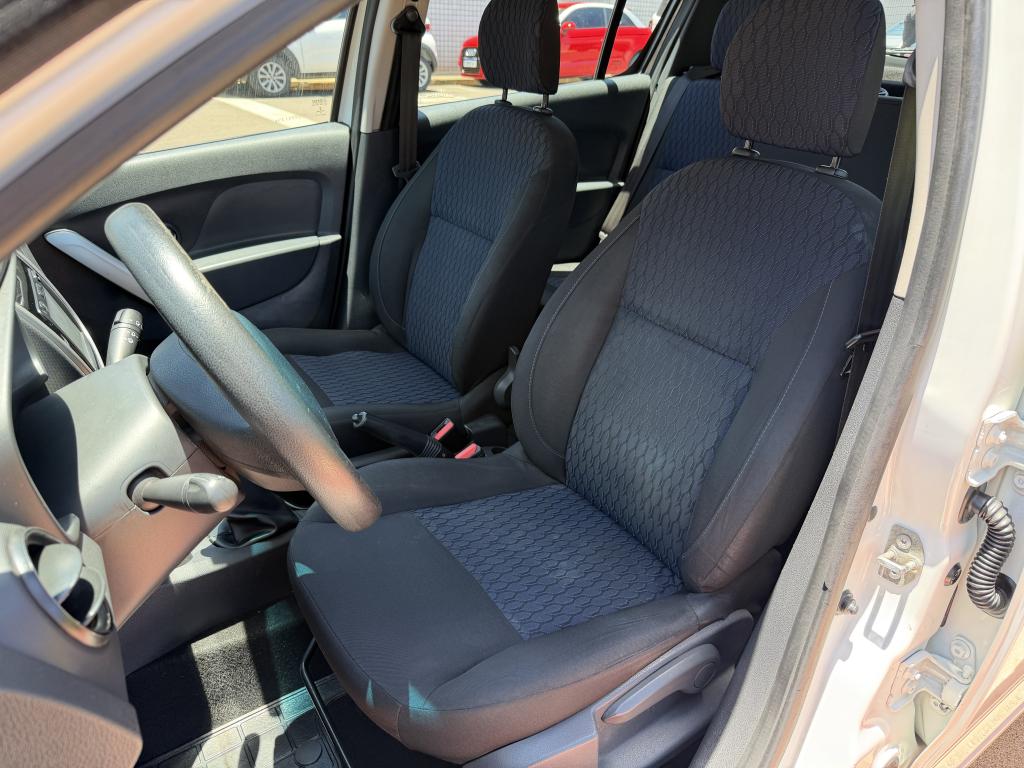 RENAULT Sandero - Foto