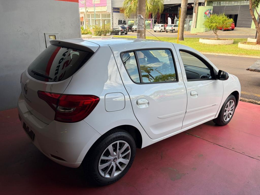 RENAULT Sandero - Foto