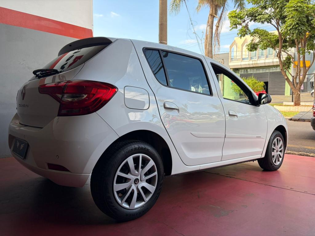 RENAULT Sandero - Foto