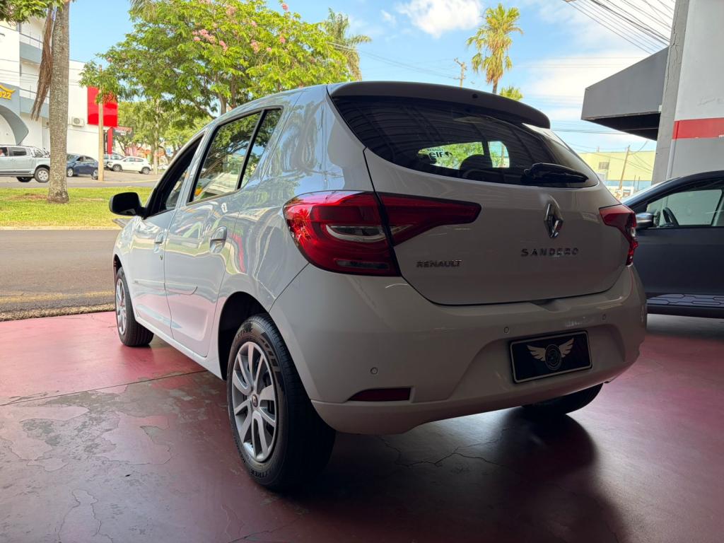 RENAULT Sandero - Foto