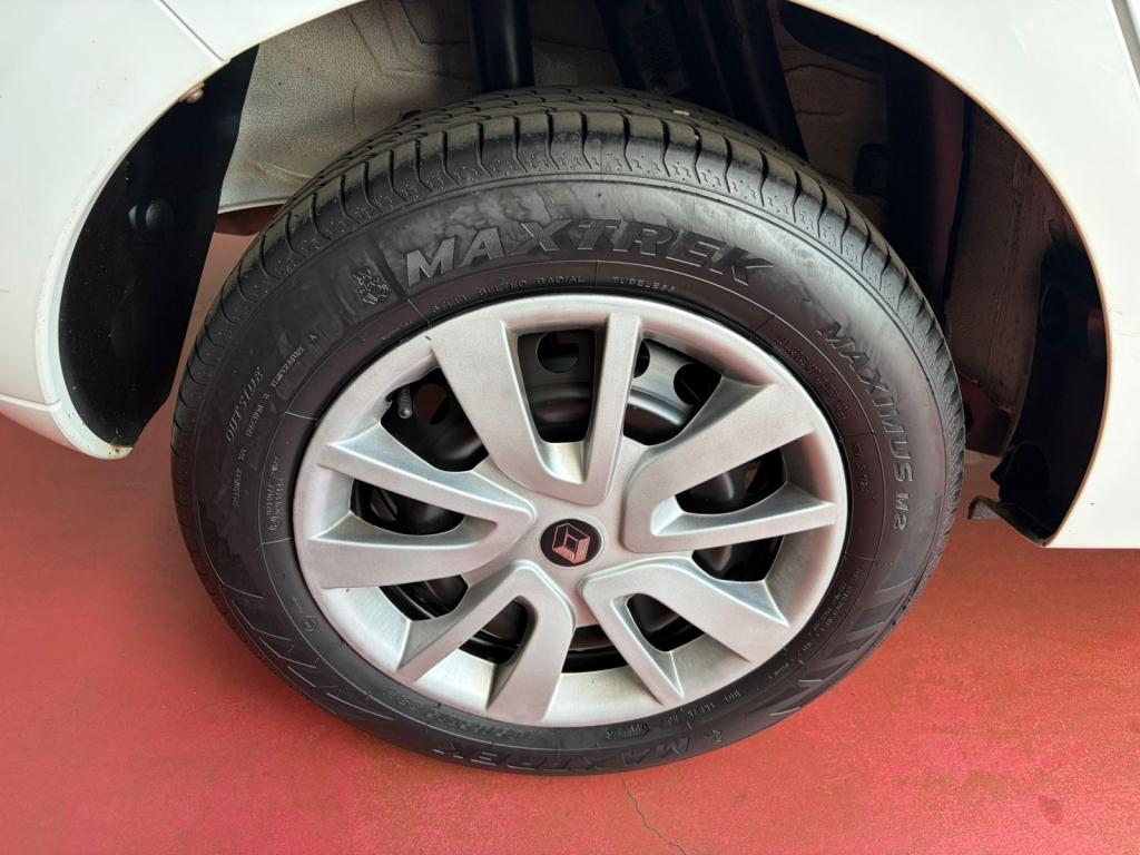 RENAULT Sandero - Foto