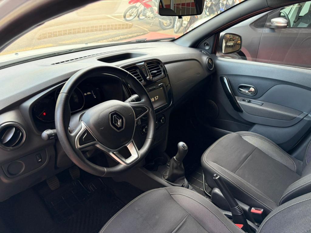 RENAULT Sandero - Foto