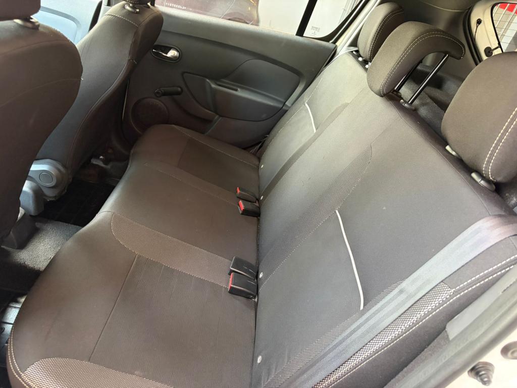 RENAULT Sandero - Foto