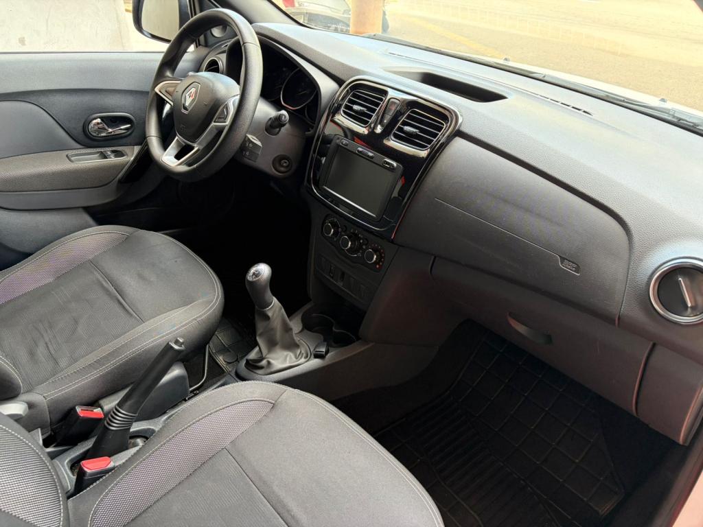 RENAULT Sandero - Foto