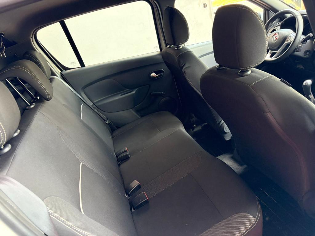 RENAULT Sandero - Foto