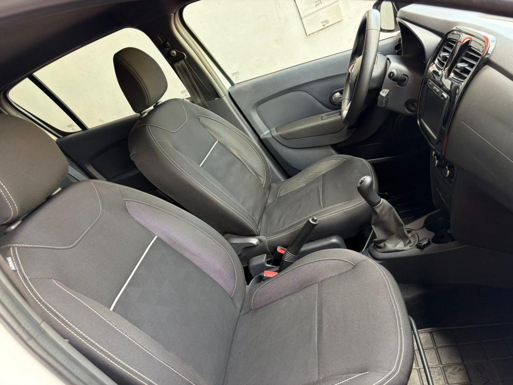 RENAULT Sandero - Foto