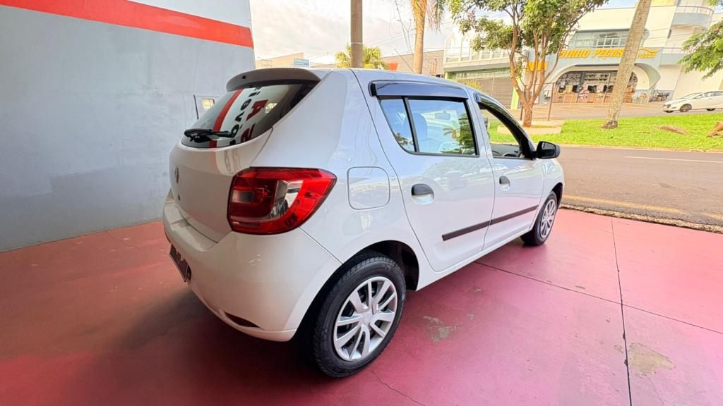 RENAULT Sandero - Foto