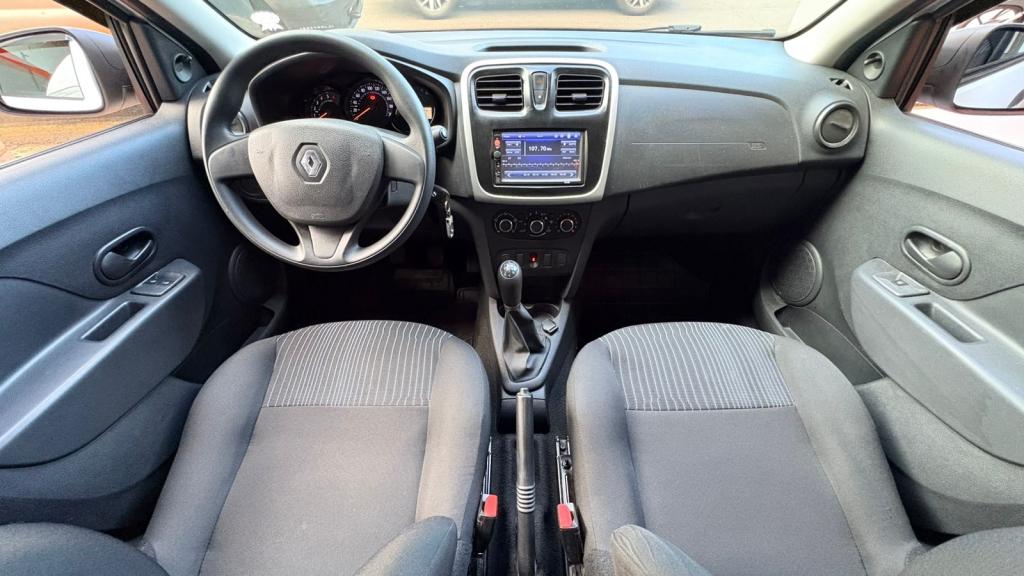 RENAULT Sandero - Foto