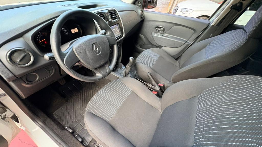 RENAULT Sandero - Foto