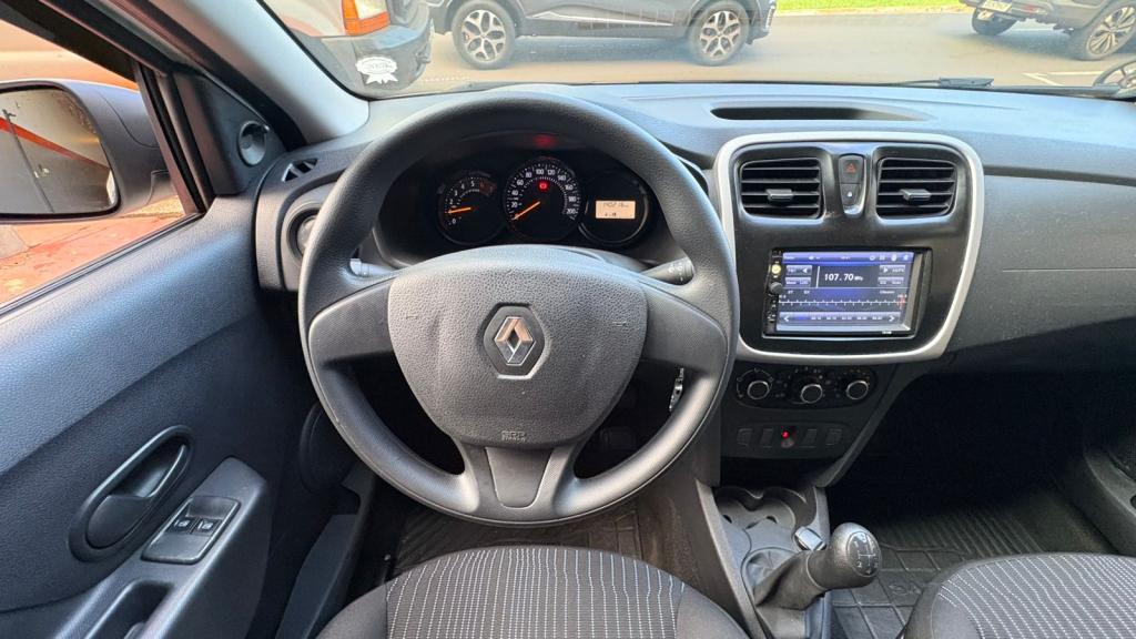 RENAULT Sandero - Foto