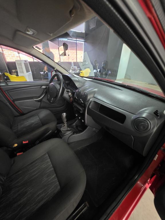 RENAULT Sandero - Foto