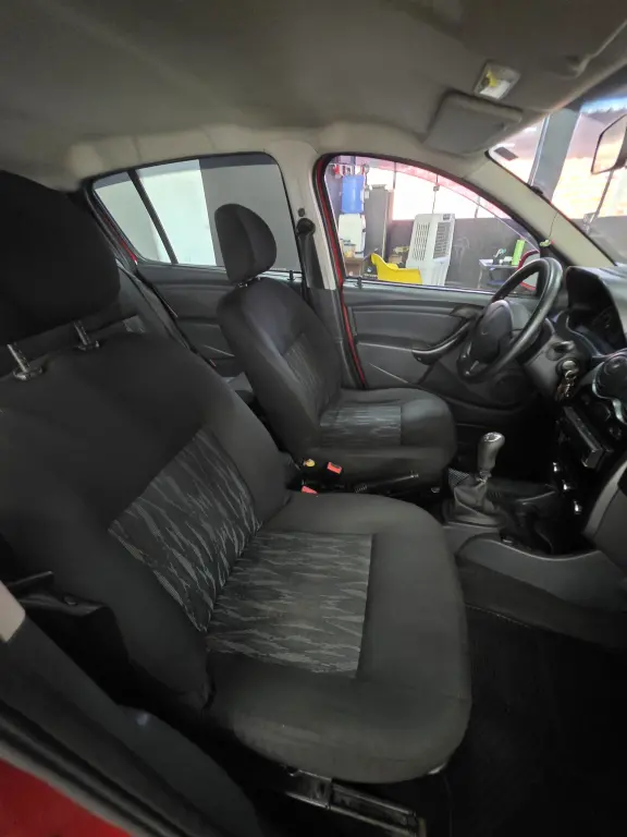 RENAULT Sandero - Foto