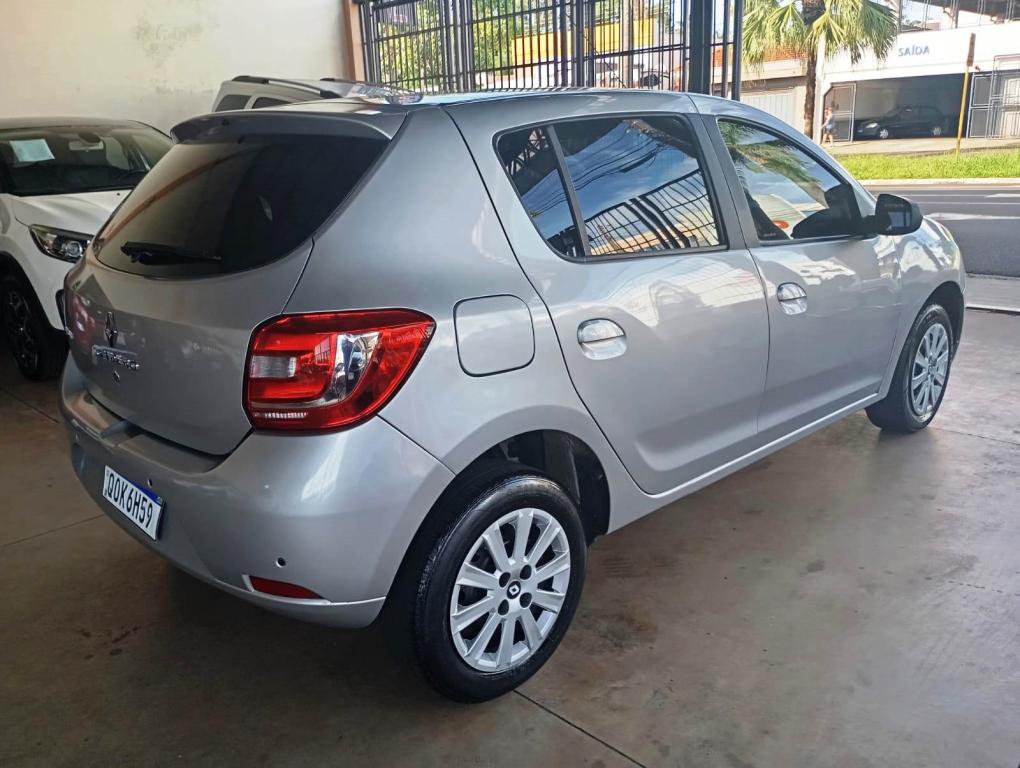 RENAULT Sandero - Foto